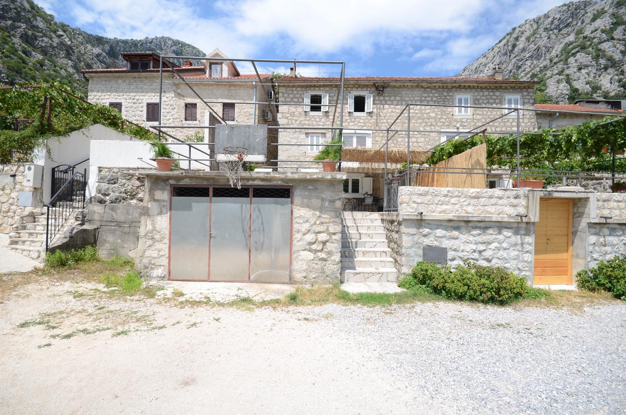Stone House Dragutinovic Appartement Kotor Buitenkant foto